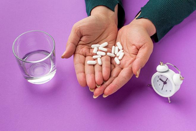 Metformin Beyond Diabetes: A Reader-Friendly Guide to PCOS, Fertility, and Metabolic Health Photo Credit: Handd with medicine, freepik.com