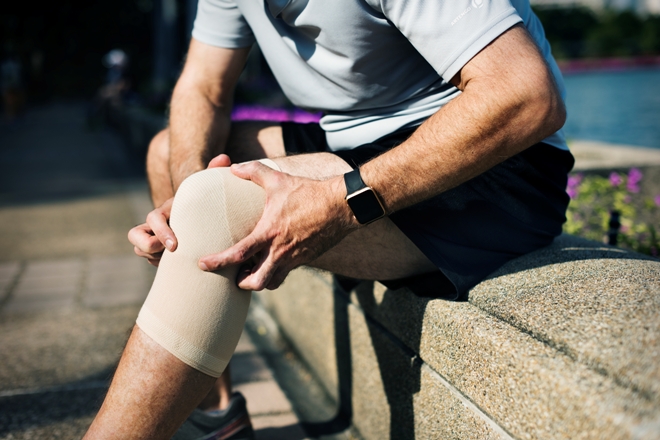 Voltaren vs Celebrex vs Orthovisc: A Stepwise Osteoarthritis Pain Guide for 2026 Photo Credit: by rawpixel.com, freepik.com
